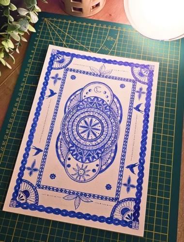 Mandala encre bleue Dessin à l’encre bleue représentant un mandala détaillé